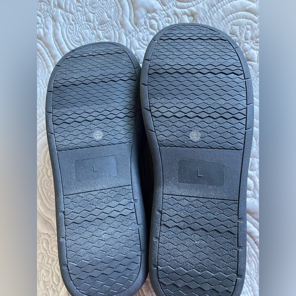 Men’s Slippers - Picture 3 of 5